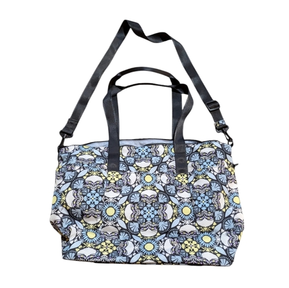 VERA BRADLEY ReActive Lighten Up Fabric Tote Overnight Gym Bag Plaza Medallion - Picture 3 of 10